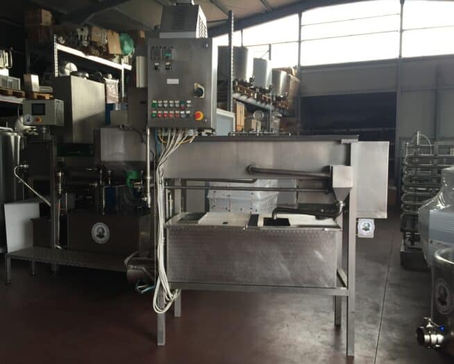 MACCHINARI USATI. Macchine e attrezzature usate per caseifici a prezzi di occasione, anche completamente revisionate e garantite Qui trovi le migliori occasioni per l'acquisto e la vendita di macchinari usati. Ti interessa vedere subito i prezzi di macchinari usati contattaci! Caseifici usati, occasioni, macchine casearie in stock, formatrice mozzarella, polivalente, doppiofondo, filatrice, vasche e molto altro puoi trovarlo qui nel più grande portale italiano di macchine per caseificio usate.